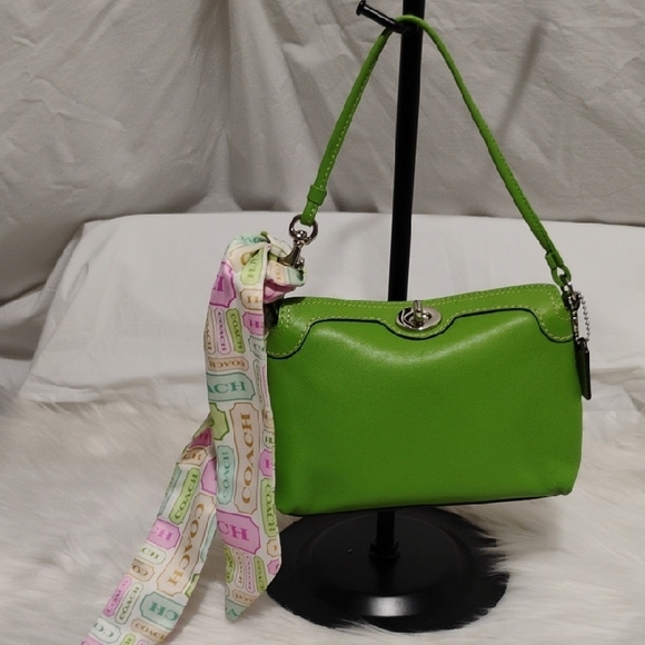 SALE! Auth Coach Mini 🍏 Green Shoulder Bag  W Scarf & Hangtag & Extender - Picture 9 of 13